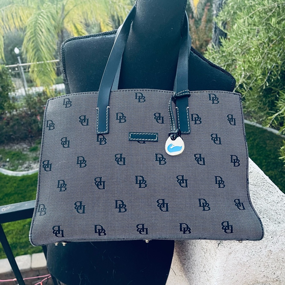 Great Dooney & Bourke black/grey handbag